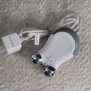 NuFACE Mini Microcurrent Device – Excellent Condition